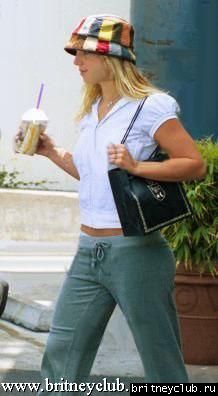 Бритни в магазине по продаже кофе в Лос Анджелесе 2.jpg(Бритни Спирс, Britney Spears)
