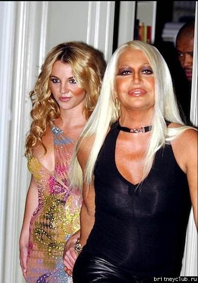 Бритни в Милане на шоу Versaceutb_versace_mq_(14).jpg(Бритни Спирс, Britney Spears)