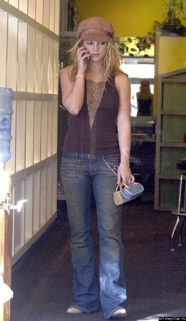 Бритни ходит по магазинамbritney_050303_10.jpg(Бритни Спирс, Britney Spears)