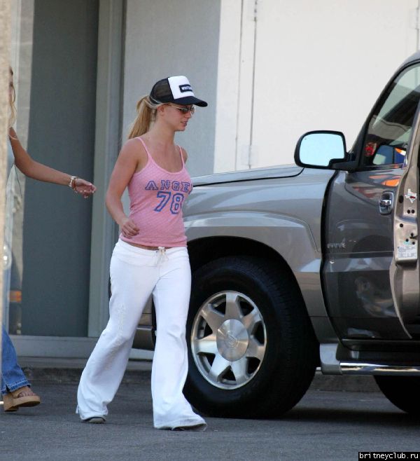 Бритни уезжает из ресторана Molyvos Greek12941-03.jpg(Бритни Спирс, Britney Spears)