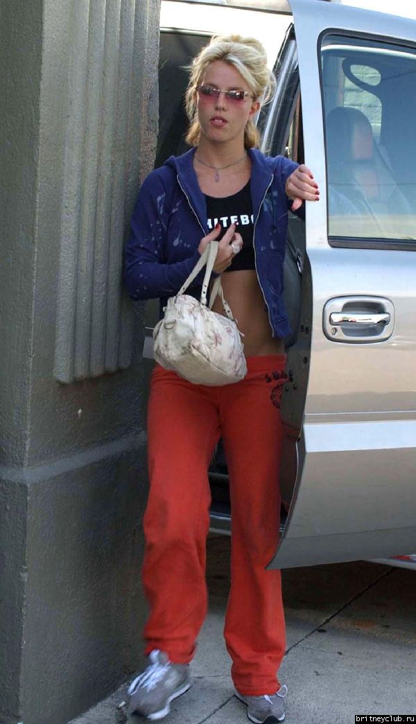 Бритни около отеля перед выездом на VMAspa150803_02.jpg(Бритни Спирс, Britney Spears)