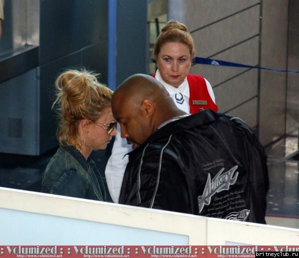 Бритни делает остановки по пути в аэропорт(дополнение)1066510495321.jpg(Бритни Спирс, Britney Spears)