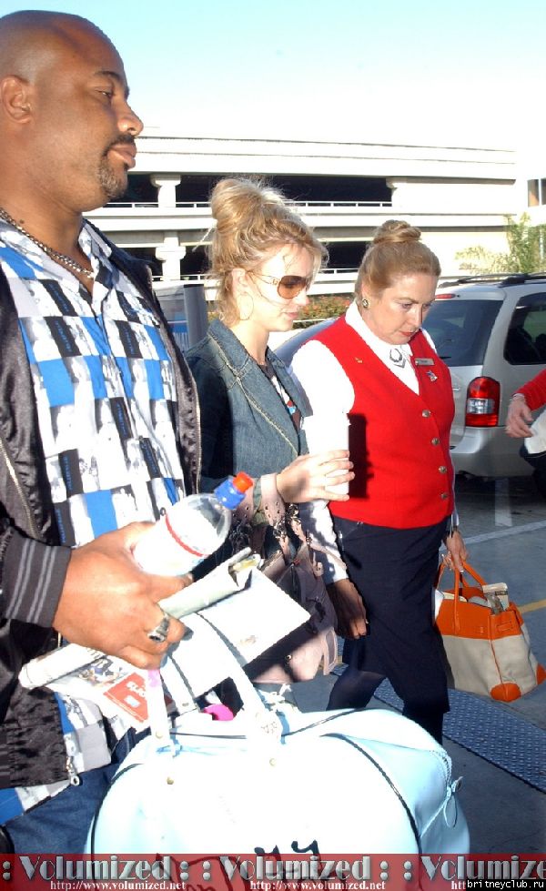 Бритни делает остановки по пути в аэропорт(дополнение)1066510500348.jpg(Бритни Спирс, Britney Spears)