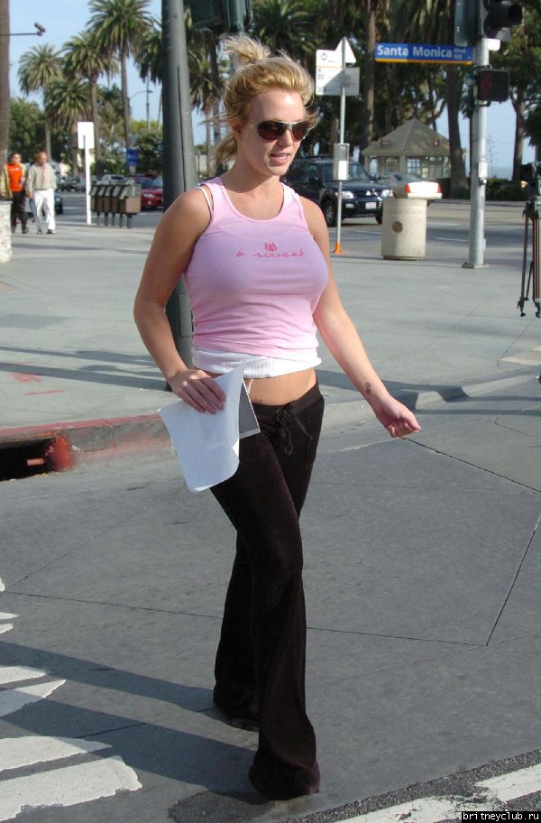 Бритни уезжает из бизнес-центраbb5.jpg(Бритни Спирс, Britney Spears)