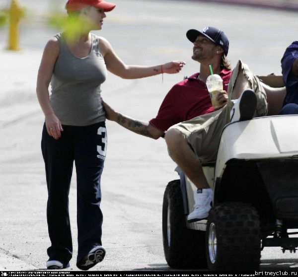 Бритни и Кевин играют в гольф 38.jpg(Бритни Спирс, Britney Spears)