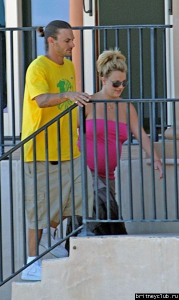 Бритни и Кевин в студии Малибу (HQ)16.jpg(Бритни Спирс, Britney Spears)