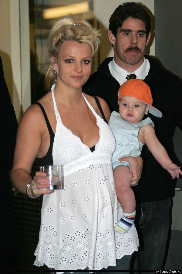 Бритни чуть не выронила ребенка49.jpg(Бритни Спирс, Britney Spears)