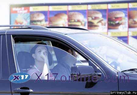 Бритни и Перри в  McDonalds02.jpg(Бритни Спирс, Britney Spears)