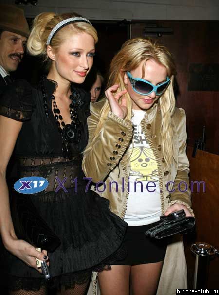Бритни и Перис направляются в бар Кенвуда002.jpg(Бритни Спирс, Britney Spears)