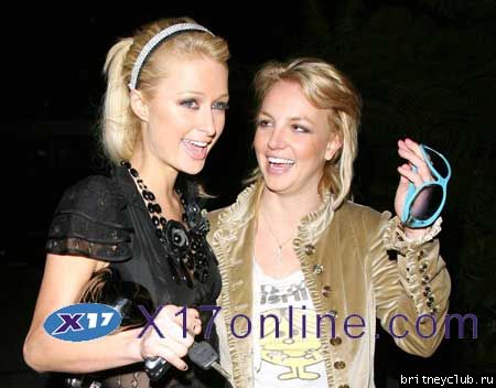 Бритни и Перис направляются в бар Кенвуда003.jpg(Бритни Спирс, Britney Spears)