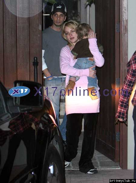 Бритни в поисках нового дома с ШономBSpearsPreston120106_1.jpg(Бритни Спирс, Britney Spears)