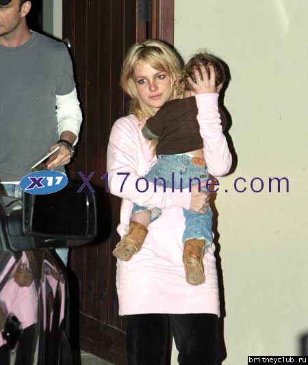 Бритни в поисках нового дома с ШономBSpearsPreston120106_2.jpg(Бритни Спирс, Britney Spears)