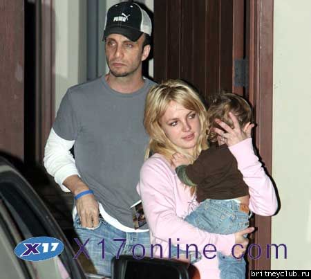 Бритни в поисках нового дома с ШономBSpearsPreston120106_3.jpg(Бритни Спирс, Britney Spears)