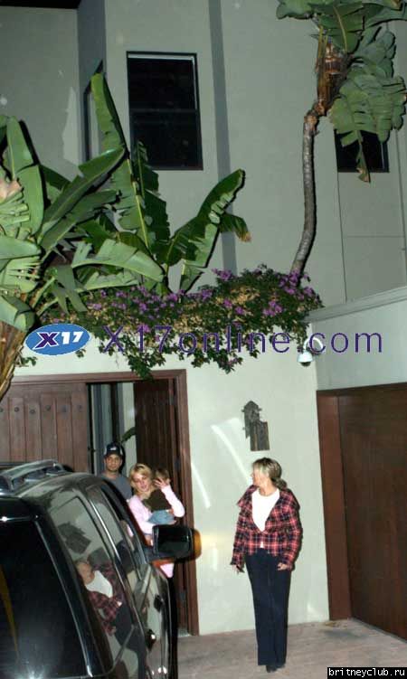 Бритни в поисках нового дома с ШономBSpearsPreston120106_9.jpg(Бритни Спирс, Britney Spears)