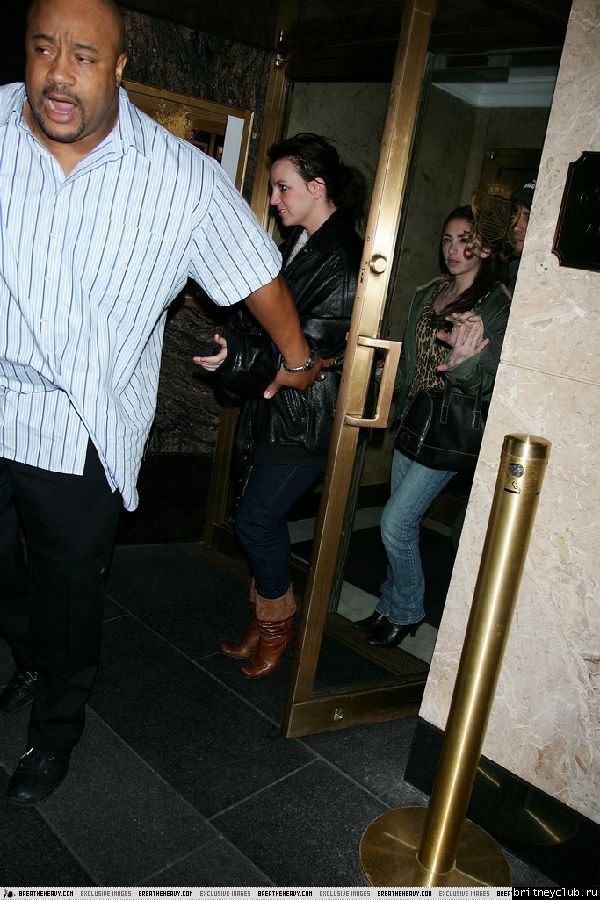 Бритни уезжает из отеляbritney-newyork04.jpg(Бритни Спирс, Britney Spears)