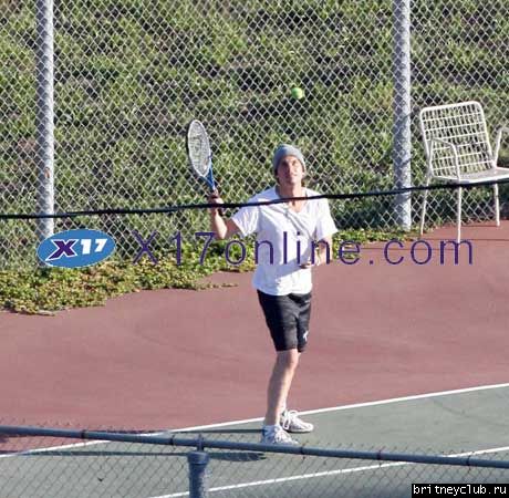 Бритни играет в теннис на территории клиникиBSpearsTennis031507_5.jpg(Бритни Спирс, Britney Spears)