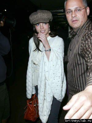 Бритни с другом в ресторане "Shu-Sushi House"1174807007969.jpg(Бритни Спирс, Britney Spears)