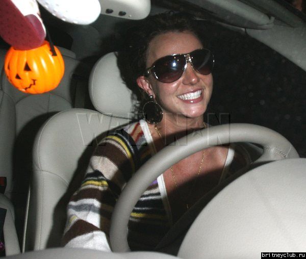 Бритни едет в Малибуbritney-tanning18.jpg(Бритни Спирс, Britney Spears)