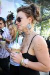 Бритни едет в Starbucks  и на бензоколонку