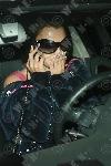 Бритни остановилась на бензоколонке, она болтает по телефону (16 октября 2007)