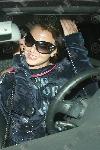 Бритни остановилась на бензоколонке, она болтает по телефону (16 октября 2007)