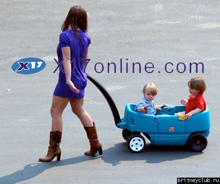 Бритни проводит время с детьмиbritney-kids03.JPG(Бритни Спирс, Britney Spears)