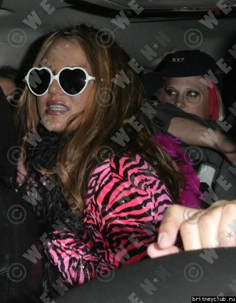 Бритни направляется в бар The Green Door для празднования Халлоуинаbritney-greendoor13.jpg(Бритни Спирс, Britney Spears)