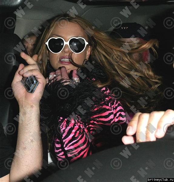Бритни направляется в бар The Green Door для празднования Халлоуинаbritney-greendoor41.jpg(Бритни Спирс, Britney Spears)
