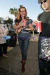 Бритни в поисках нового дома, также она отанавливается в кафе Hermosa Beach, чтобы перекусить
