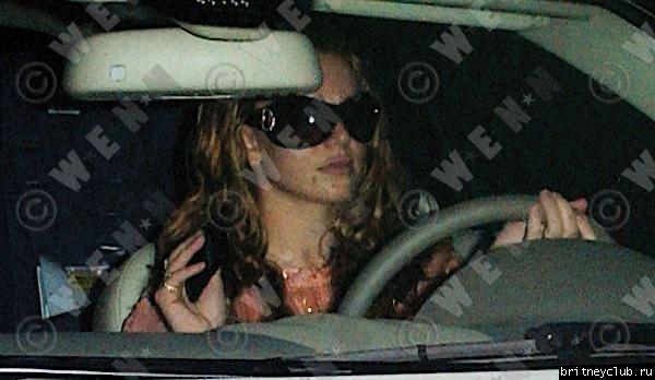 Бритни уезжает из отеля The Four Seasonsbritney-fourseasons06.jpg(Бритни Спирс, Britney Spears)