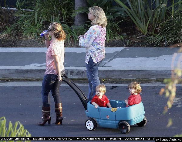 Бритни проводит время с детьмиx11~64.jpg(Бритни Спирс, Britney Spears)