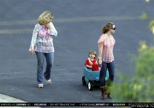 Бритни проводит время с детьмиx7~66.jpg(Бритни Спирс, Britney Spears)