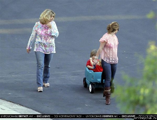 Бритни проводит время с детьмиx8~71.jpg(Бритни Спирс, Britney Spears)