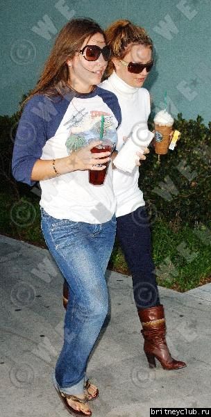 Бритни посещает Starbucks 2655000.jpg(Бритни Спирс, Britney Spears)