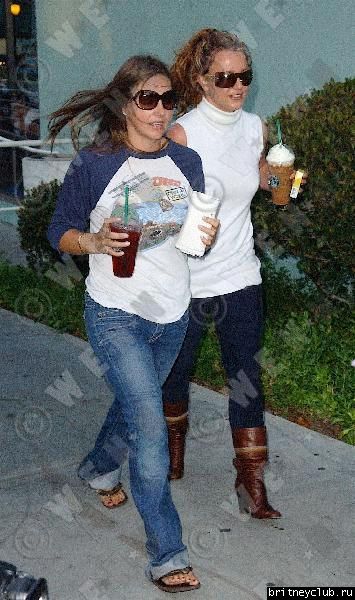 Бритни посещает Starbucks 2655001.jpg(Бритни Спирс, Britney Spears)