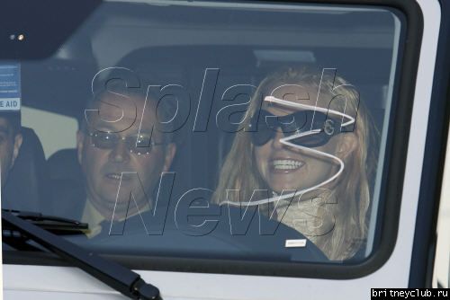Бритни покупает новую машинуbritney-mercades18.jpg(Бритни Спирс, Britney Spears)