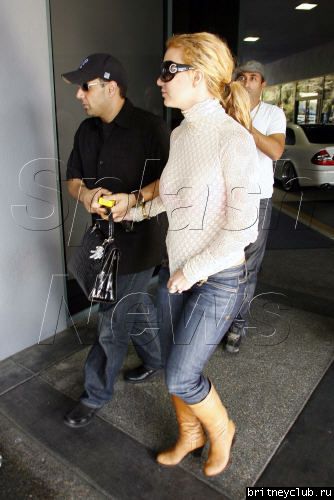 Бритни покупает новую машинуbritney-mercades22.jpg(Бритни Спирс, Britney Spears)