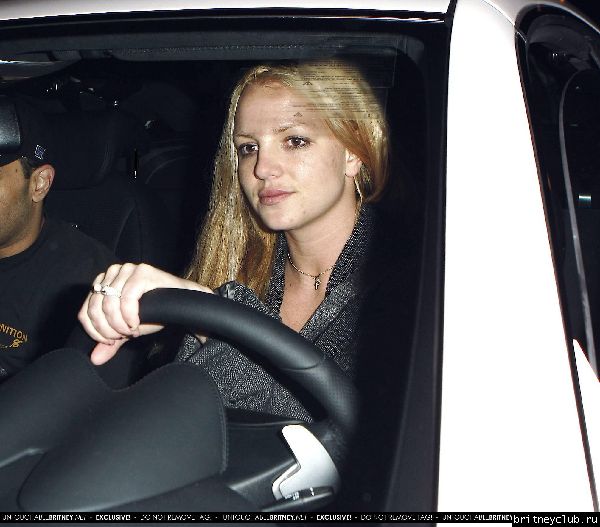 Бритни тестирует на выносливость новую машину1194627818825.jpg(Бритни Спирс, Britney Spears)