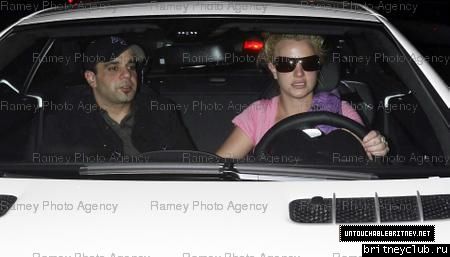 Бритни и Сэм уезжают из отеля The Four Seasons 13~164.jpg(Бритни Спирс, Britney Spears)