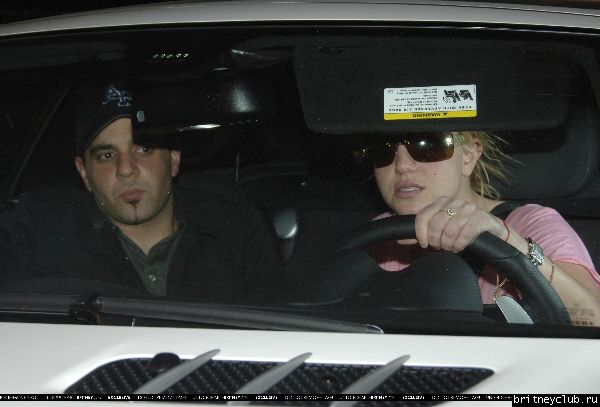 Бритни и Сэм уезжают из отеля The Four Seasons 15~136.jpg(Бритни Спирс, Britney Spears)