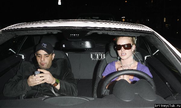 Бритни с Сэмом Латфи едут в отель12~20.JPG(Бритни Спирс, Britney Spears)