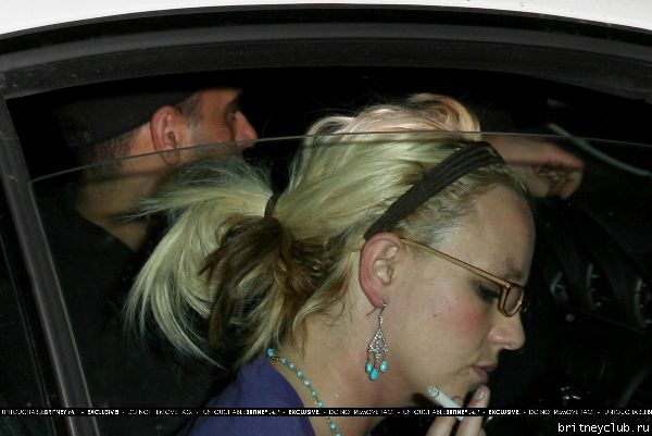 Бритни с Сэмом катаются вокруг Беверли ХиллзBM_FP_SPEARS_CAR_01_2.jpg(Бритни Спирс, Britney Spears)