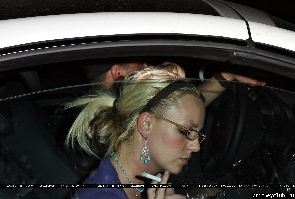 Бритни с Сэмом катаются вокруг Беверли ХиллзBM_FP_SPEARS_CAR_02_2.jpg(Бритни Спирс, Britney Spears)