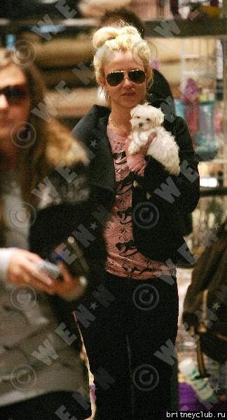 Бритни с Элли в магазине для животных2759216.jpg(Бритни Спирс, Britney Spears)