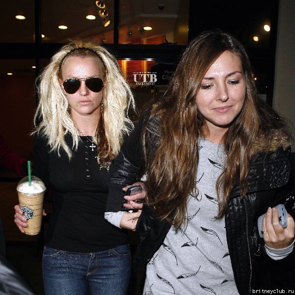 Бритни и Элли в Starbucksx86.JPG(Бритни Спирс, Britney Spears)