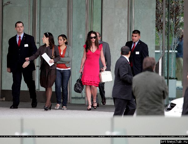 Бритни уезжает из офиса Марка Каплана020~57.jpg(Бритни Спирс, Britney Spears)