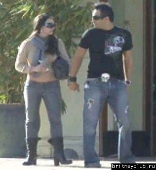 Бритни и Эднан отдыхают в Санта Барбаре001~260.jpg(Бритни Спирс, Britney Spears)