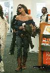 Бритни с помощницей на  шоппинге