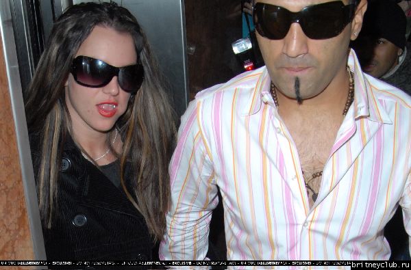 Бритни и Эднан в Gaucho Grill и Starbucksspl14869_006.jpg(Бритни Спирс, Britney Spears)