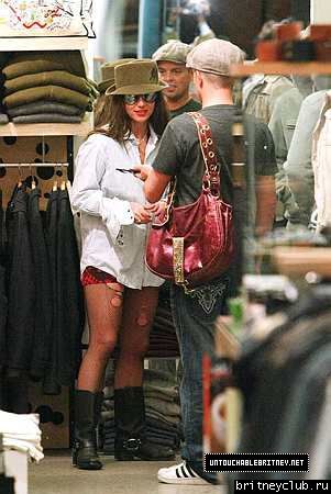Бритни в бутике Kitson (Лос Анжелес) в 2 часа ночи3014393.jpg(Бритни Спирс, Britney Spears)